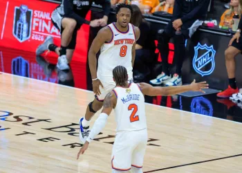 New York Knicks, San Antonio Spurs’ü yenerek NBA finallerine galibiyetle başladı