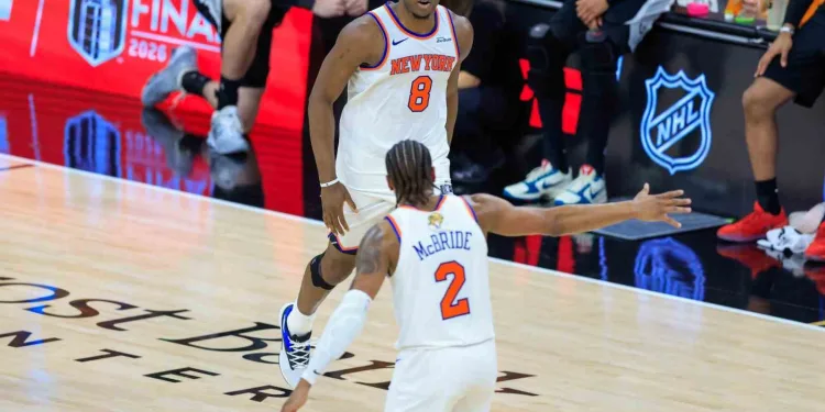 New York Knicks, San Antonio Spurs’ü yenerek NBA finallerine galibiyetle başladı