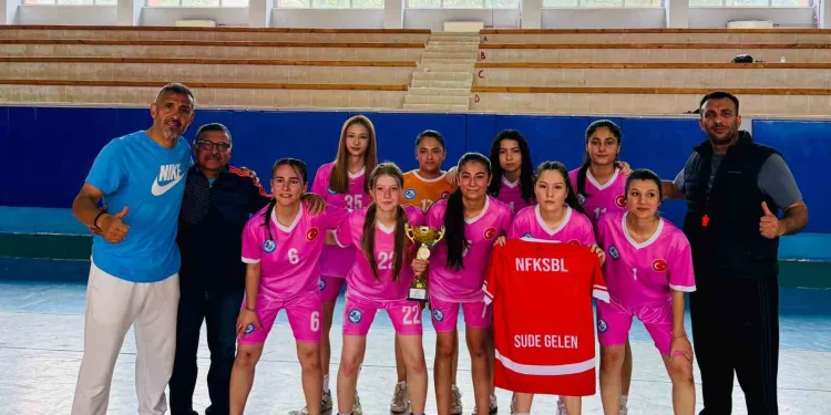 Salihli Sosyal Bilimler Lisesi’nden çifte şampiyonluk