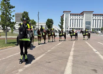 Ankara’da NATO Zirvesi öncesi atlı polisler devriye attı