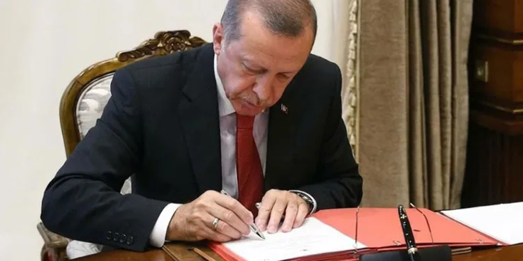 Cumhurbaşkanı Erdoğan’dan peş peşe atama ve görevden alma kararları