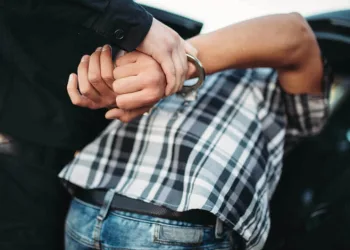 12 ilde dev operasyon! Polis, gümrük memuru ve avukatlar gözaltında