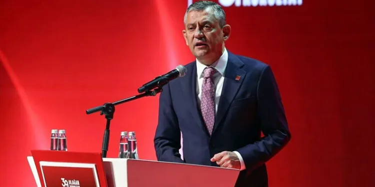 Özgür Özel CHP’den istifa etti