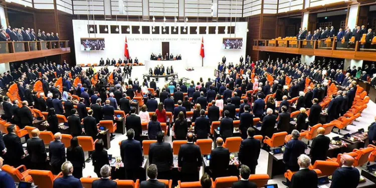 CHP’de büyük çöküş! Meclis’teki parti sıralaması değişti