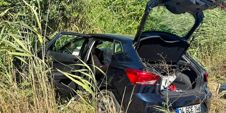 Karacabey’de otomobil sulama kanalına devrildi: 6 yaralı