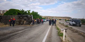 Kırıkkale’de yolcu otobüsü devrildi: 3’ü ağır 41 kişi yaralandı