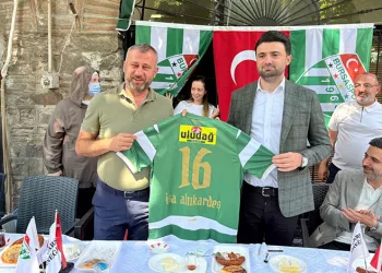 Bursaspor Başkanı Enes Çelik Kapalı Çarşı’da esnafla buluştu