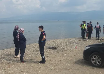 İznik Gölü’nde kaybolan 2 genç için arama çalışması başlatıldı