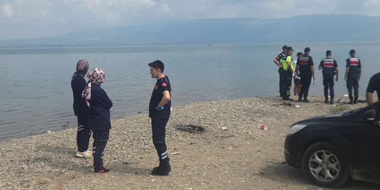 İznik Gölü’nde kaybolan 2 genç için arama çalışması başlatıldı