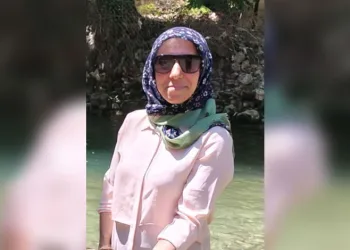Uykudaki eşini iple boğup öldürdü