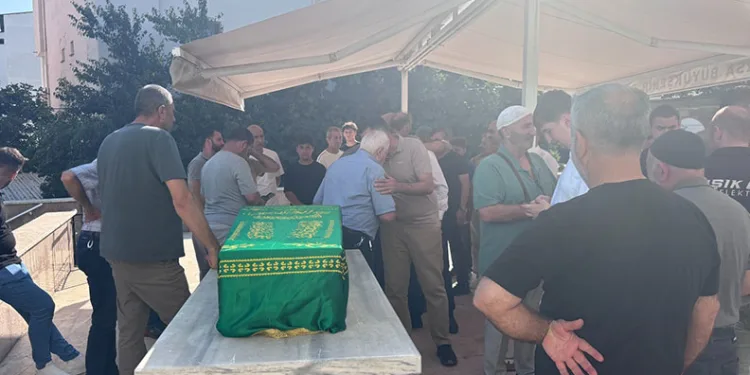 Site içerisinde kaybolan 2 yaşındaki çocuğun havuzda cansız bedeni bulundu