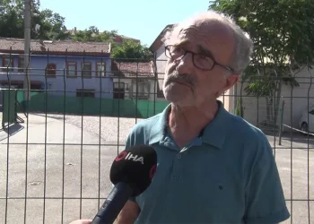 Tarihi mezarın üzeri çakıl taşlarıyla kapatılıp otopark görünümü verildi