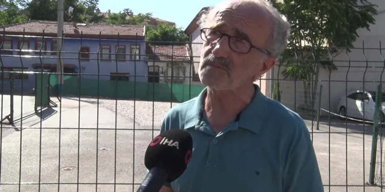 Tarihi mezarın üzeri çakıl taşlarıyla kapatılıp otopark görünümü verildi