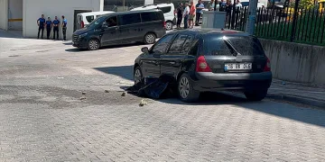Bursa’da sarp arazide mahsur kalan 2 genç halatla kurtarıldı
