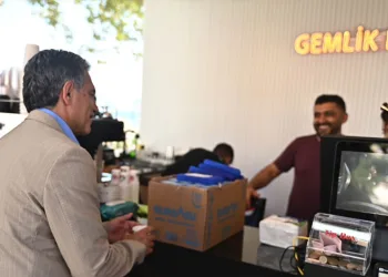 Başkan Deviren Kumlalılarla buluştu: “Önceliğimiz siyaset değil, hizmet”