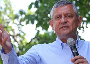 Uykudaki eşini iple boğup öldürdü