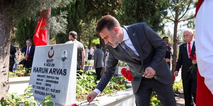 Bursa’da 15 Temmuz programı şehitleri anarak başladı