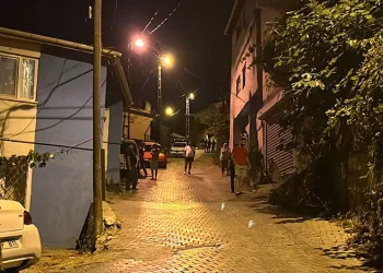 Pompalı tüfekle geldi, gece yarısı mahalleliyi sokağa döktü