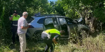 Bursa’da lastiği patlayan otomobil şarampole savruldu! 3 kişi yaralandı