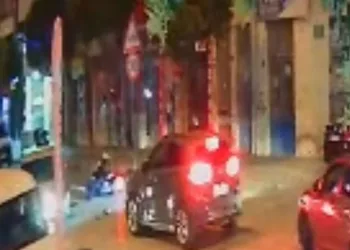 Bursa’da lastiği patlayan otomobil şarampole savruldu! 3 kişi yaralandı