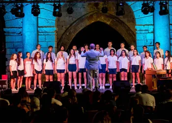 Nilüfer koroları Kıbrıs’ta sahne aldı