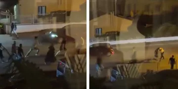 Halk otobüsü tali yoldan çıkan otomobille çarpıştı