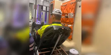 Halk otobüsü tali yoldan çıkan otomobille çarpıştı