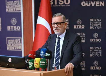Karacabey’de otomobil sulama kanalına devrildi: 6 yaralı