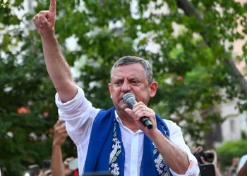 Haluk Levent açıkladı: AHBAP depremde ne kadar yardım topladı?
