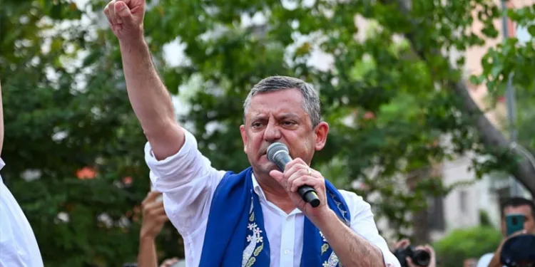 Haluk Levent açıkladı: AHBAP depremde ne kadar yardım topladı?