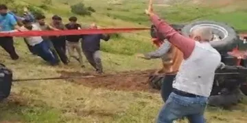 Burhaniye’de saman yangını 4 saat de söndürüldü