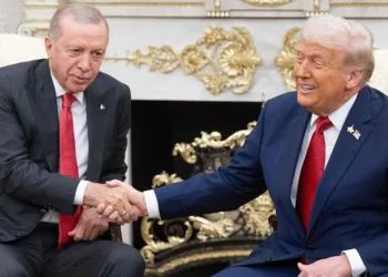 İran ordusu Hürmüz Boğazı’ndan geçen 2 ticari gemiyi hedef aldı