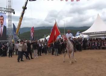 Milli Eğitim Bakanı Tekin Bursa’da Büyük Erzurum Yayla Şenliği’ne katıldı