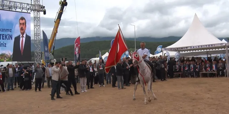 Milli Eğitim Bakanı Tekin Bursa’da Büyük Erzurum Yayla Şenliği’ne katıldı