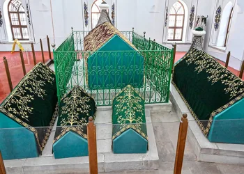 Bursa’da hanedan türbelerindeki puşideler yenileniyor