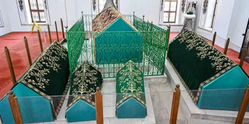 Bursa’da hanedan türbelerindeki puşideler yenileniyor