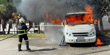 Burhaniye’de saman yangını 4 saat de söndürüldü