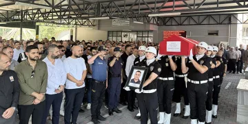 Kalp krizi sonucu hayatını kaybeden polis memuru son yolculuğuna uğurlandı