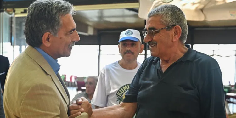 Başkan Deviren Kumlalılarla buluştu: “Önceliğimiz siyaset değil, hizmet”