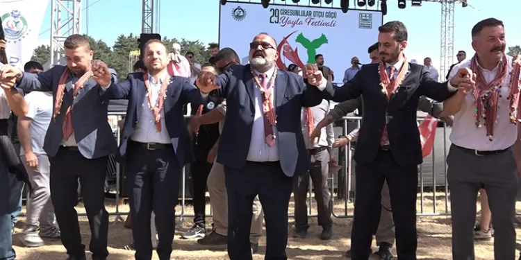 Türkiye’nin dört bir yanından gelen Giresunlular Bursa’da buluştu