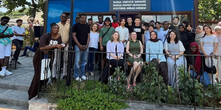 Türk el sanatları, yabancı öğrenciler aracılığıyla uluslararası alana taşınıyor