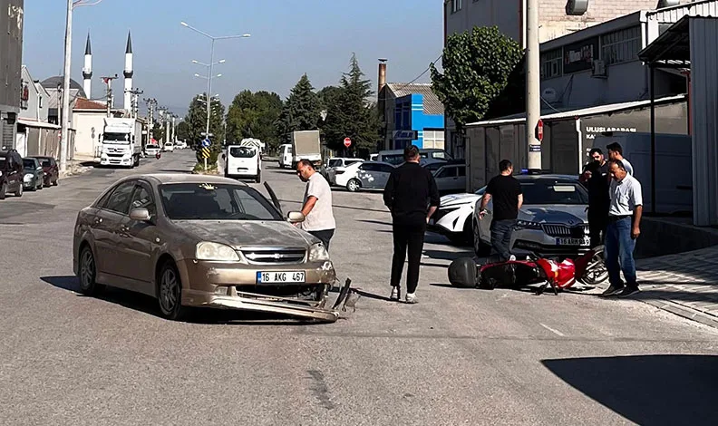 Otomobil ile motosiklet kafa kafaya çarpıştı: 1 yaralı