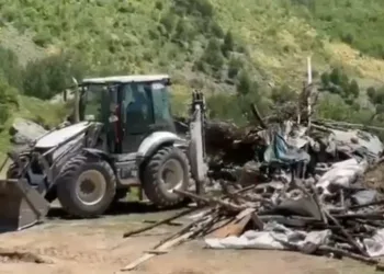 Nemrut Kalderası’ndaki kaçak yapılar yıkıldı
