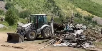 Nemrut Kalderası’ndaki kaçak yapılar yıkıldı