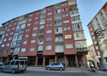 Hakkâri’de çöp sıkıştırma kamyonu yandı