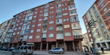 Hakkâri’de çöp sıkıştırma kamyonu yandı