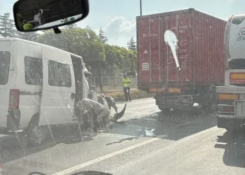 Hakkâri’de çöp sıkıştırma kamyonu yandı