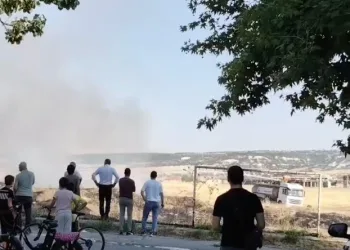 Hakkâri’de çöp sıkıştırma kamyonu yandı
