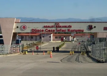 Hakkâri’de çöp sıkıştırma kamyonu yandı