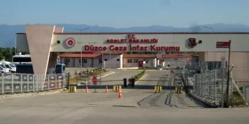 Hakkâri’de çöp sıkıştırma kamyonu yandı